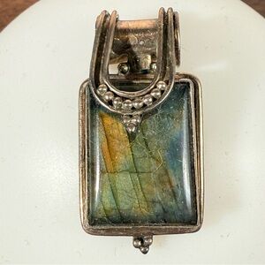 Elegant Labradorite Pendant .925
